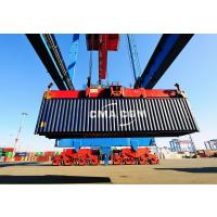 2943_0950 Die Containerladung eines Schiffs wird im Hamburger Hafen gelöscht - Bilder vom Terminal B | Container Terminal Burchardkai CTB